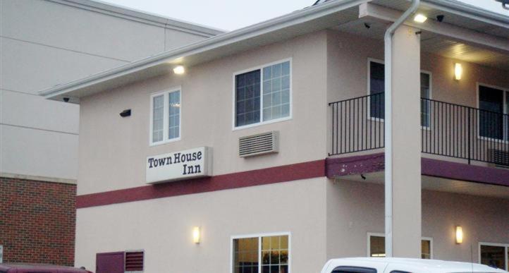 Townhouse Inn & Suites Omaha Exterior photo